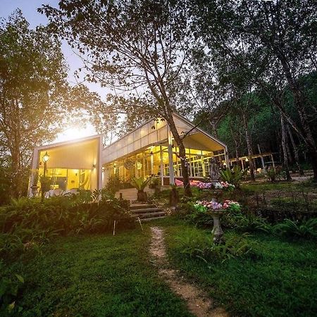 Hotel สวนลุงวรranongglamping Banghin Exterior foto